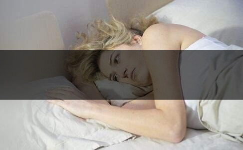 喝茶失眠怎樣才能快速入睡，這樣可以有效防止失-2