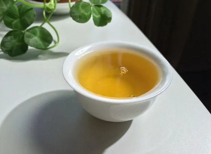 2022年一喝普洱茶肚子就熱熱的怎么回事？