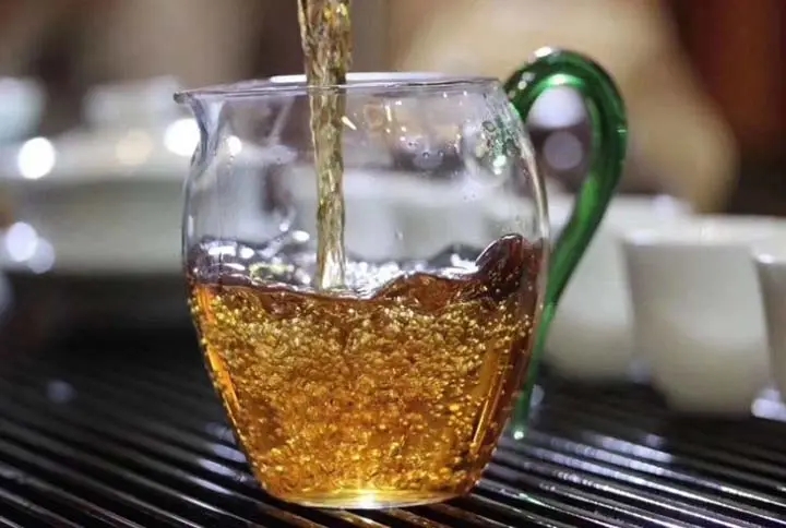 連“喉韻”和“鎖喉”都搞不清楚，就不要說懂普洱茶！