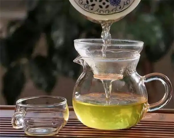 怎么快速清除茶垢？