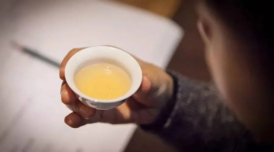 茶和水為什么會(huì)“分離”？